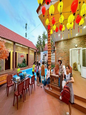 Homestay 8 ngủ bể bơi riêng - Tuần Châu - red